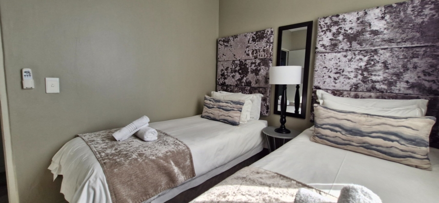  Bedroom Property for Sale in Bloubergstrand Western Cape